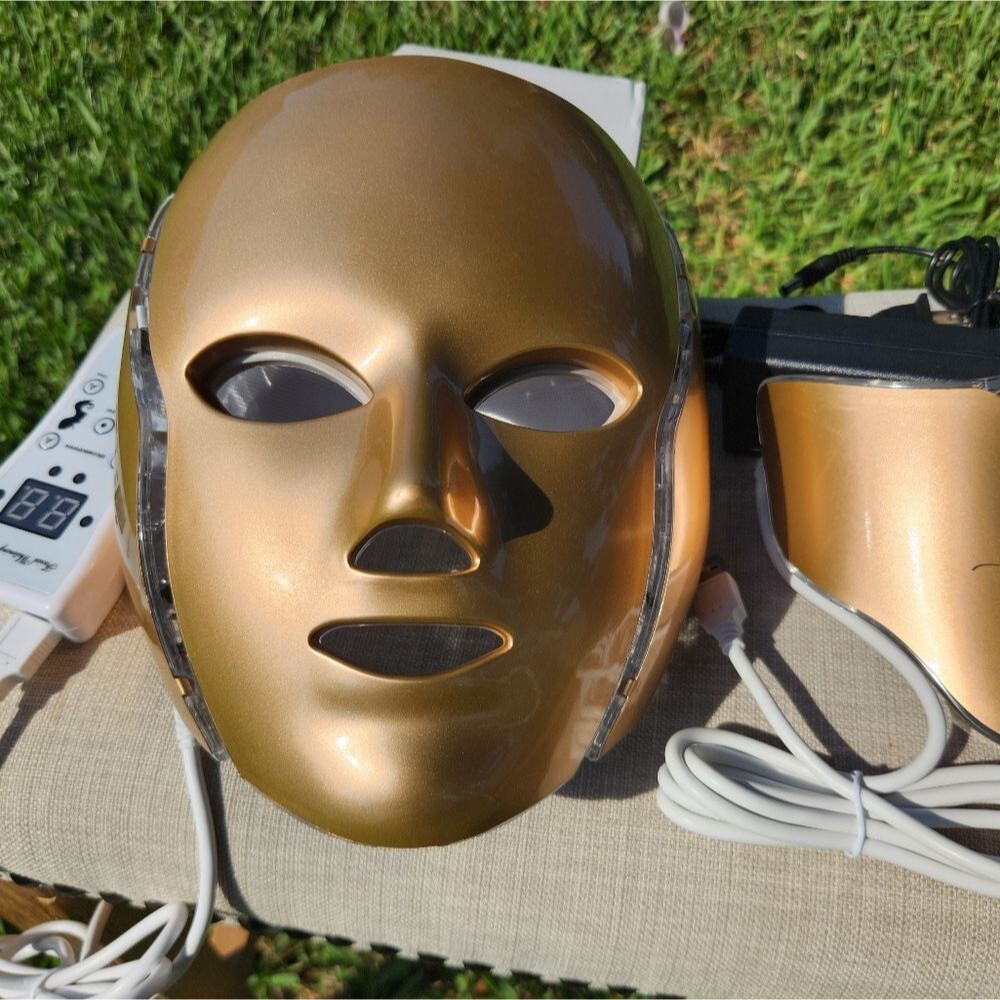 ME2 BEAUTY LED FACE & NECK TREATMENT MASK - Picture 5 of 13